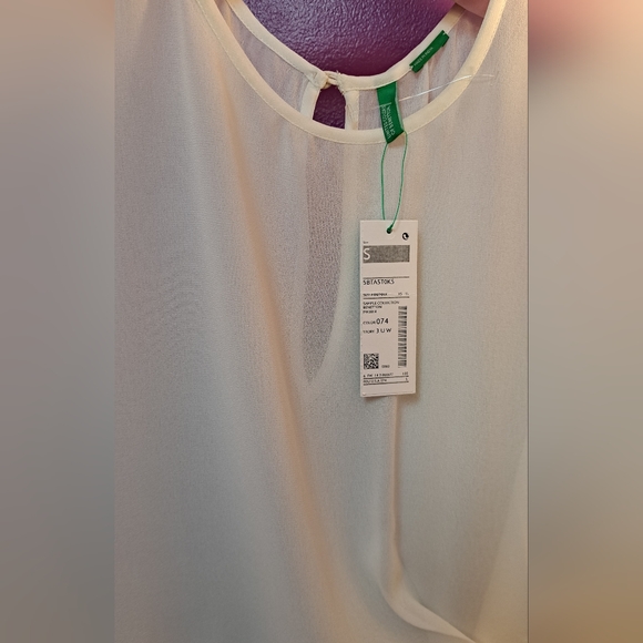 United Colors of Benetton Sheer White Asymetrical Top. NWT Size XS. - Picture 5 of 6